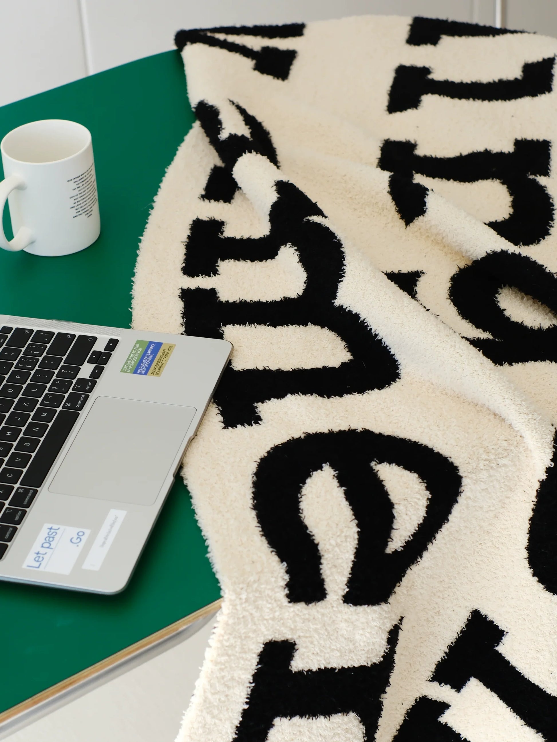 Light Salt Life Museum Original design: half down blanket, cover blanket, sofa blanket, air conditioning blanket, simple letters, soft and waxy