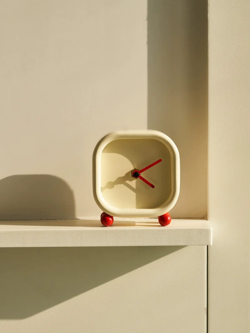 Mo Yu Table Clock Designer Home Decorations Cute wooden living room, bedroom table top
