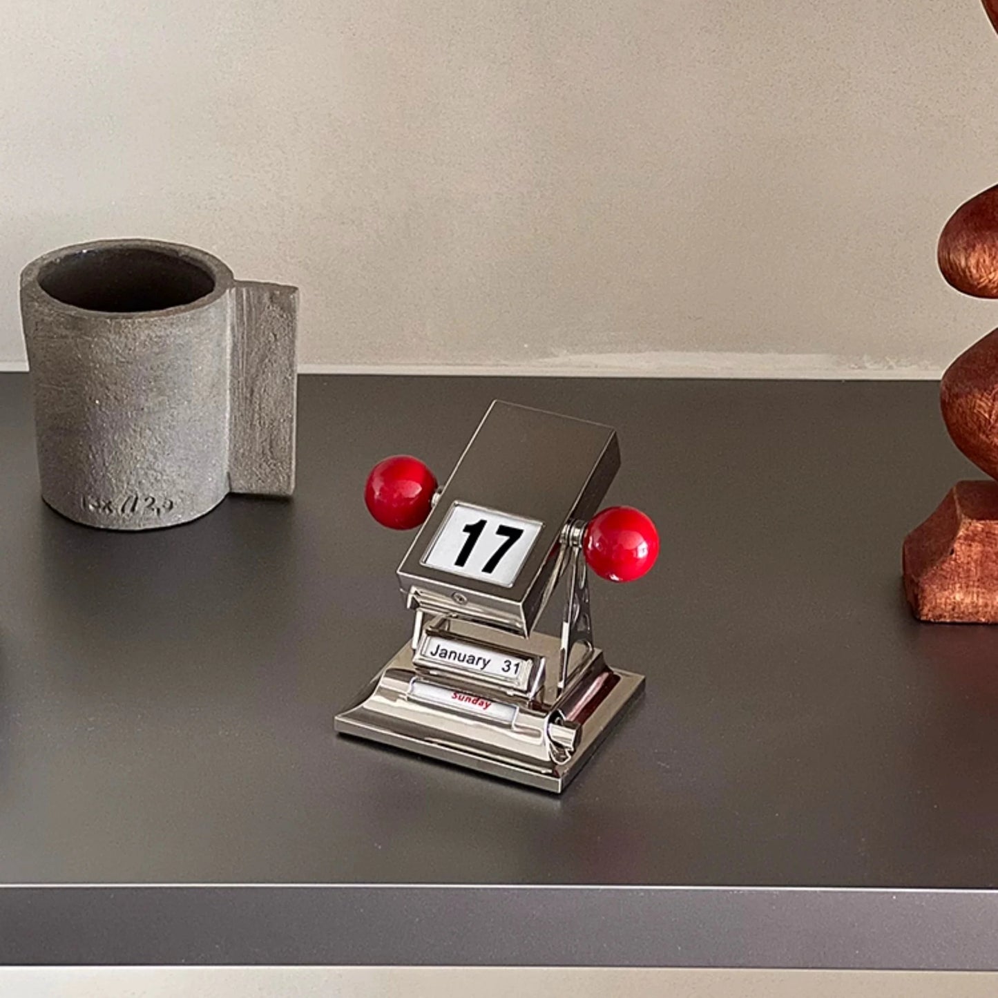 Click Sugar Gourd Calendar Metal Alloy Flip Mechanical Desk Calendar Boys and Girls 2025 New Year Gift Perpetual Calendar