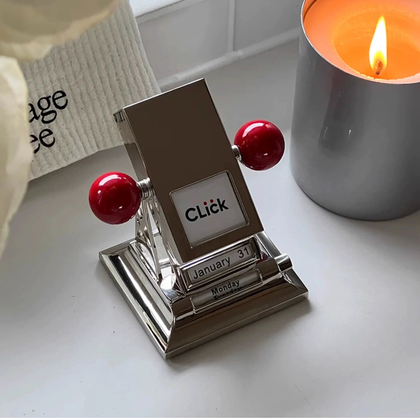 Click Sugar Gourd Calendar Metal Alloy Flip Mechanical Desk Calendar Boys and Girls 2025 New Year Gift Perpetual Calendar