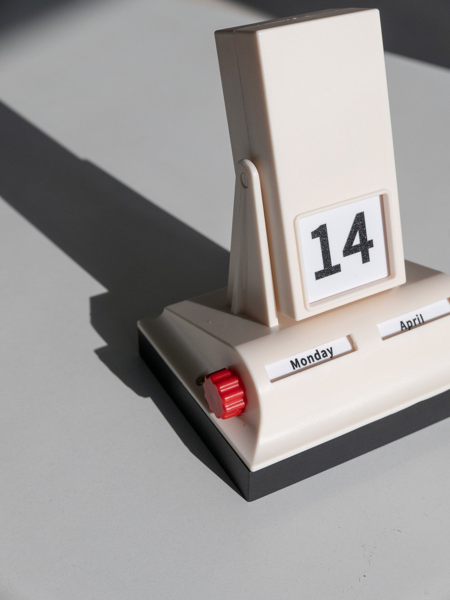 Retro flip perpetual desk calendar with rotating knobs for days, months, and date – perfect for home office or gift use.