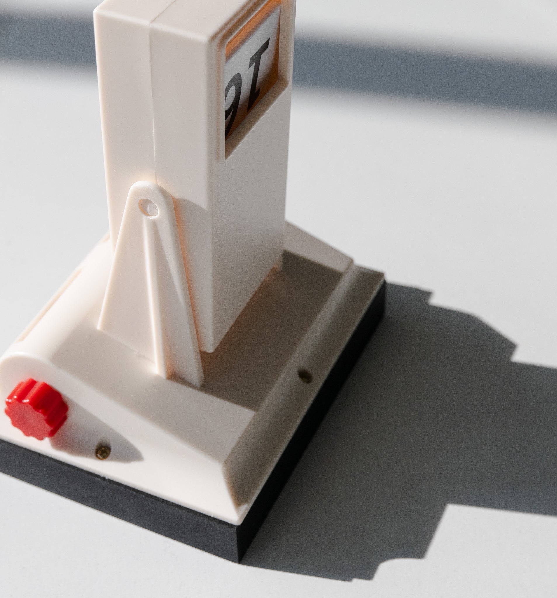 Retro flip perpetual desk calendar with rotating knobs for days, months, and date – perfect for home office or gift use.