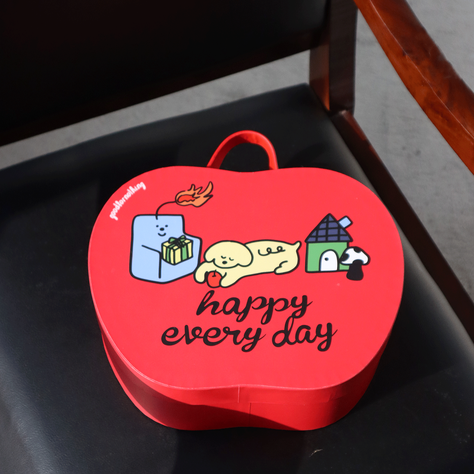 Full candle set in a red apple-shaped gift box