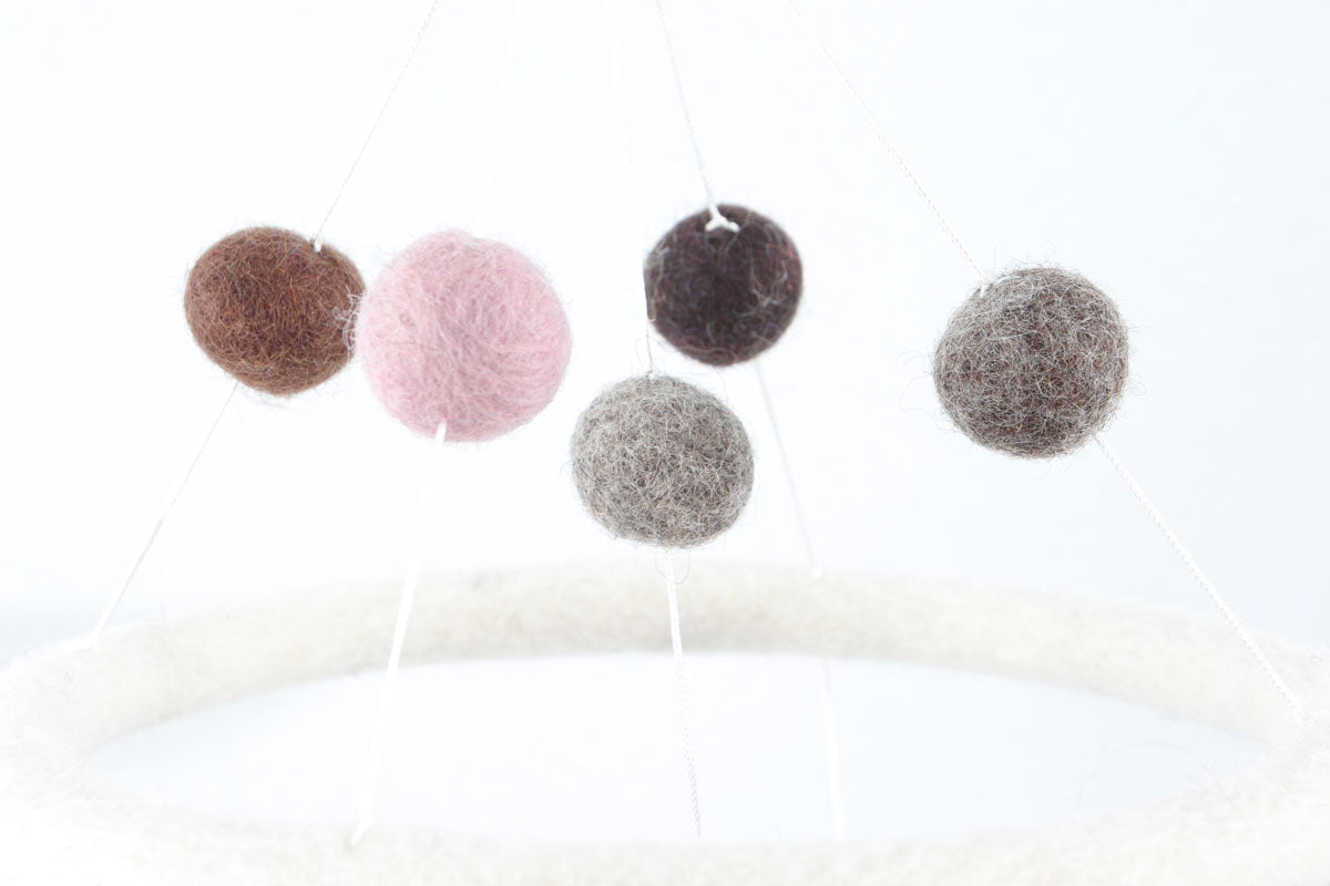 Handmade wool felt baby mobile with 5 cats and 1 mouse – eco-friendly nursery gift