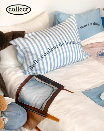 Pillow detail with French quote "Et le vent est doux"