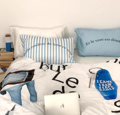 Flat lay of all included pieces